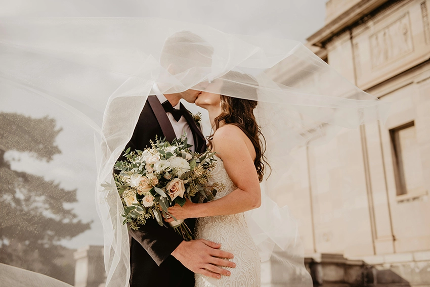 Essayage d'une robe de mariée chez Un Oui Vers l'Infini à Orthez