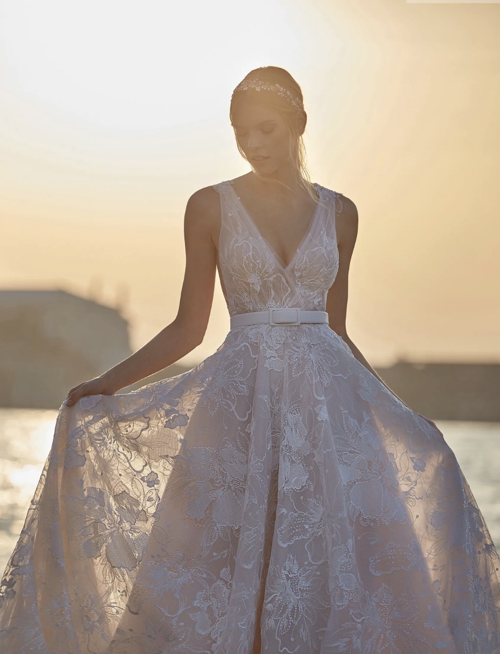 Nicole Milano robe Raya